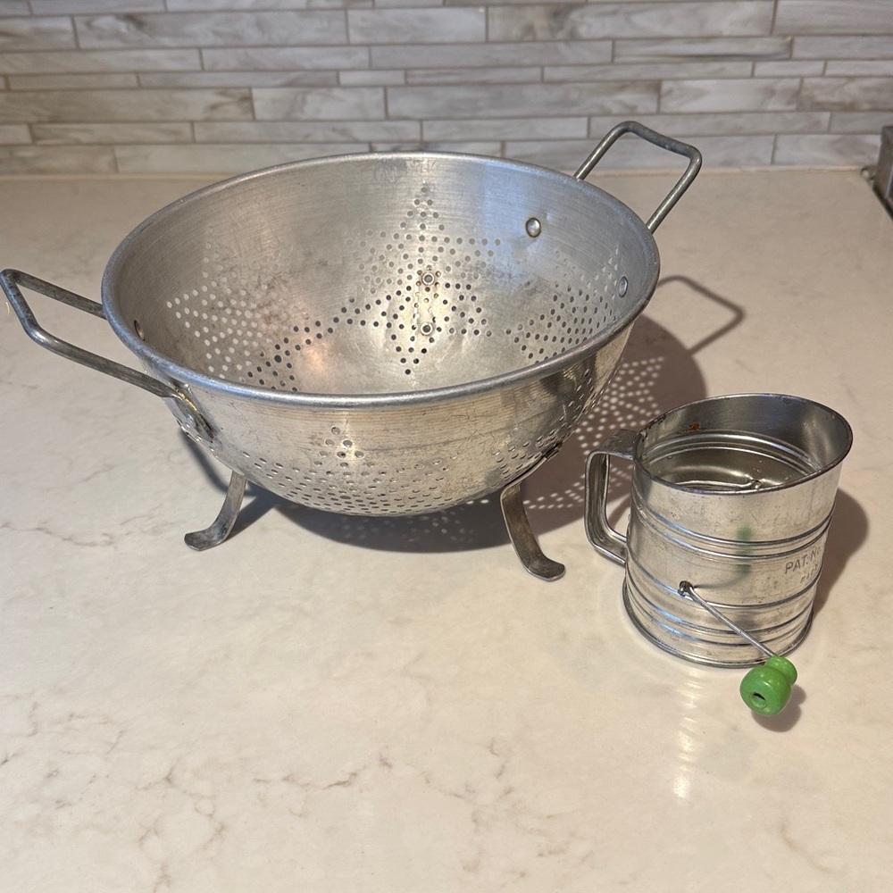 Vintage Aluminum 7 Star ⭐️ Colander & One Cup Flour Sifter